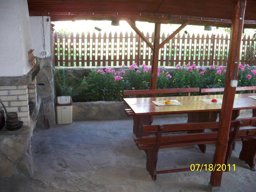 Guest House Lazar Raykov รีบาริตซา ภายนอก รูปภาพ